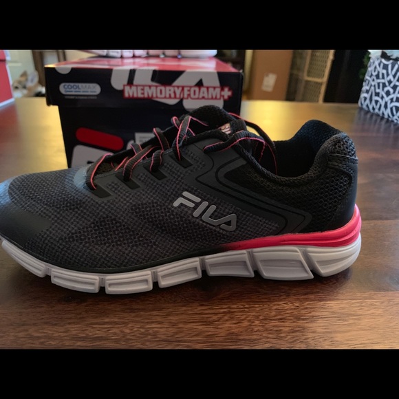 Fila women’s shoes size 8.5 - Picture 3 of 5